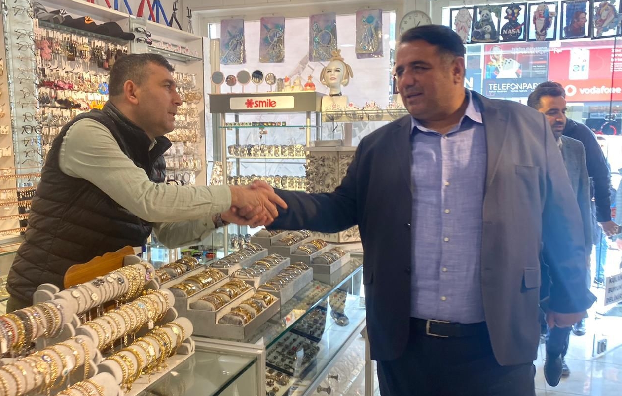 AYA, CADDEâ€™DE DESTEK Ä°STEDÄ°